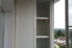 Отделка балкона «под ключ» в «брежневке» - вместительный встроенный шкаф до потолка, внутренняя отделка ПВХ-вагонкой, устройство освещения на балконе, пос. Ивановские Дачи.
